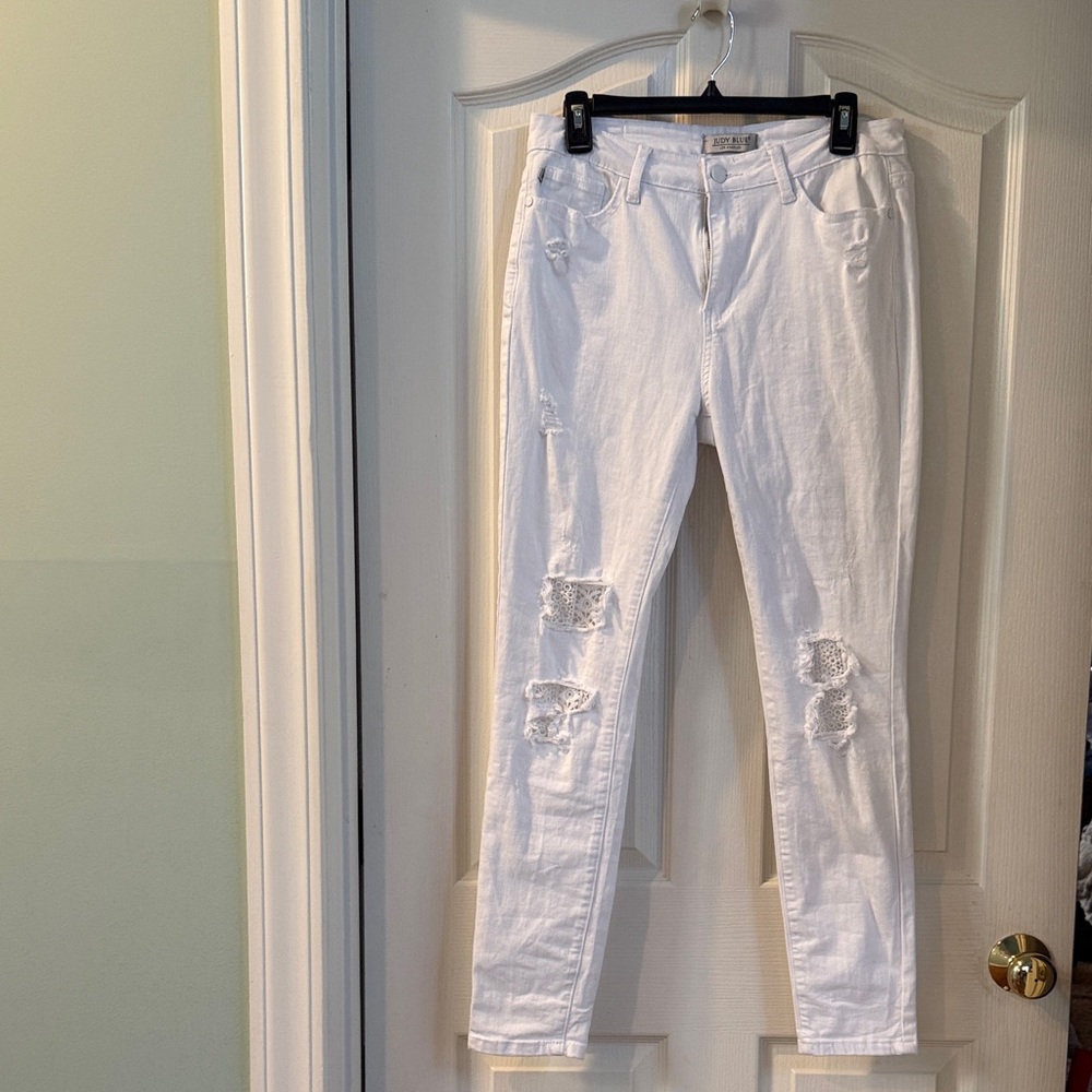Judy Blue White Distressed Skinny Jeans